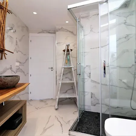 Luxurious 2-bedroom With Stunning Views, 1st Line On Levante Beach, Apartment