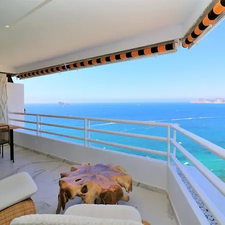 Appartamento Luxurious 2-bedroom With Stunning Views, 1st Line On Levante Beach, *