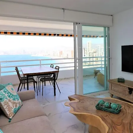 Luxurious 2-bedroom With Stunning Views, 1st Line On Levante Beach, Appartamento