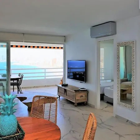 Appartamento Luxurious 2-bedroom With Stunning Views, 1st Line On Levante Beach, Benidorm