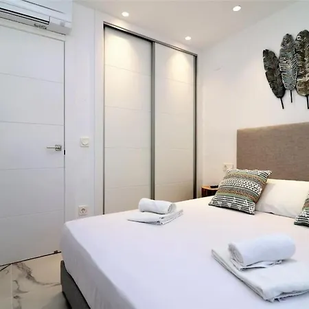 Luxurious 2-bedroom With Stunning Views, 1st Line On Levante Beach, Appartamento